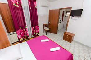 Apartment and Rooms Ivan