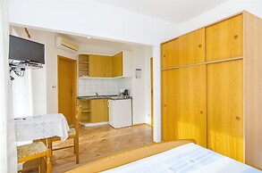 Apartments and Rooms Iva