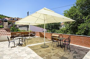 Apartments and Rooms Iva