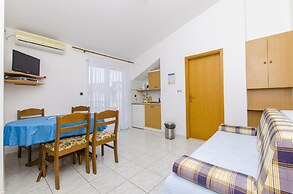 Apartments and Rooms Iva