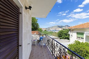 Apartments and Rooms Iva