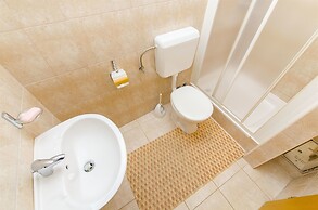 Apartments and Rooms Iva