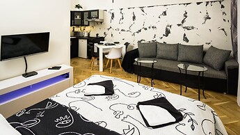 Black & White Apartment by Wenceslas Sq.