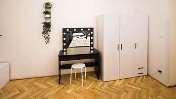 Black & White Apartment by Wenceslas Sq.