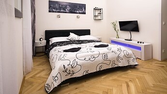 Black & White Apartment by Wenceslas Sq.