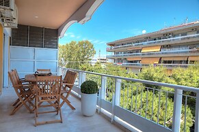 L' apartment blanc dans le centre de Glyfada