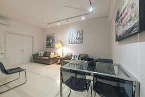 L' apartment blanc dans le centre de Glyfada