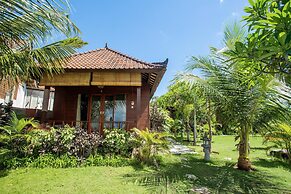 D'Muncuk Huts Lembongan