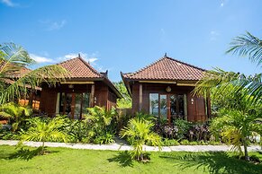 D'Muncuk Huts Lembongan