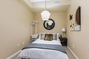 Executive Condo in the Heart of Downtown