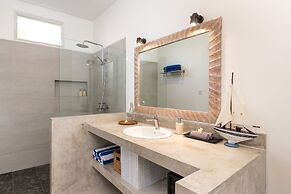 Villa Hiburan 2 by Villa Finder