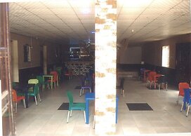 Roppongi Bar and Lodge