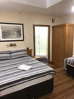 Shanahans B&B with Sports Bar