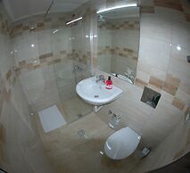 Crown Deluxe Apartments