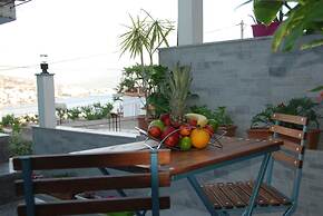 Crown Deluxe Apartments