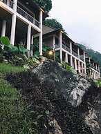 Ba Be Lakeside Bungalow