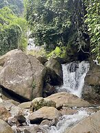 Ba Be Lakeside Bungalow