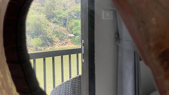 Ba Be Lakeside Bungalow