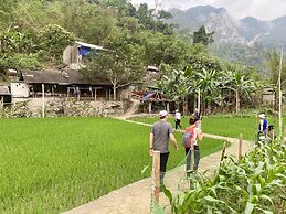 Ba Be Lakeside Bungalow