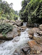 Ba Be Lakeside Bungalow