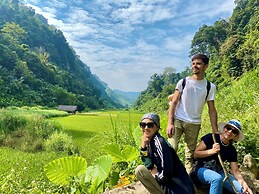 Ba Be Lakeside Bungalow