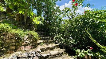 Ba Be Lakeside Bungalow