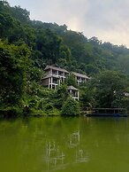 Ba Be Lakeside Bungalow