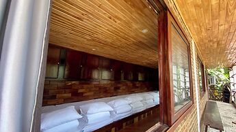 Ba Be Lakeside Bungalow