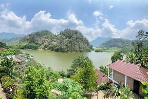 Ba Be Lakeside Bungalow