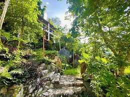 Ba Be Lakeside Bungalow