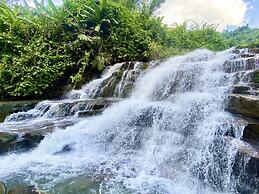 Ba Be Lakeside Bungalow