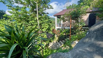 Ba Be Lakeside Bungalow