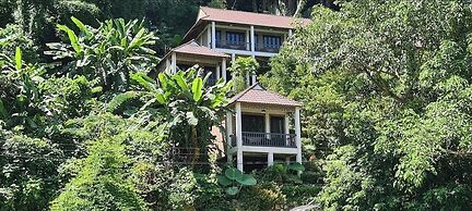 Ba Be Lakeside Bungalow