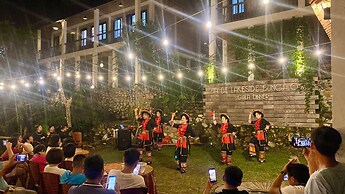 Ba Be Lakeside Bungalow