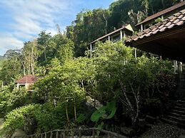 Ba Be Lakeside Bungalow