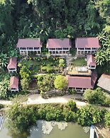 Ba Be Lakeside Bungalow