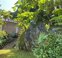 Ba Be Lakeside Bungalow