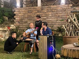 Ba Be Lakeside Bungalow