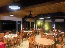 Ba Be Lakeside Bungalow