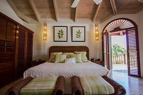 5BR 4.5BA Las Piñas CdC Villa by ASVR