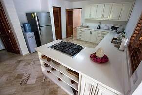 5BR 4.5BA Las Piñas CdC Villa by ASVR