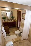 5BR 4.5BA Las Piñas CdC Villa by ASVR