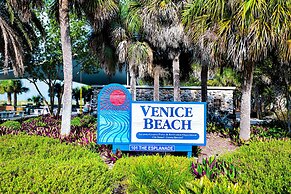Tropical Villas of Venice Beach