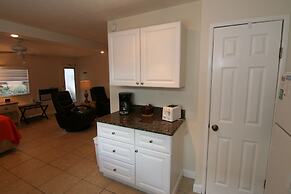 Tropical Villas of Venice Beach