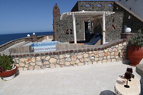 Starlight Luxury Seaside Villa & Suites