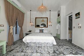 Starlight Luxury Seaside Villa & Suites