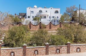 Starlight Luxury Seaside Villa & Suites