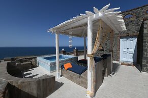 Starlight Luxury Seaside Villa & Suites
