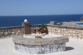 Starlight Luxury Seaside Villa & Suites