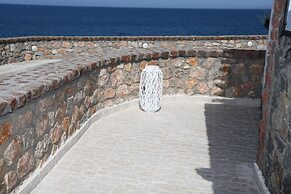 Starlight Luxury Seaside Villa & Suites